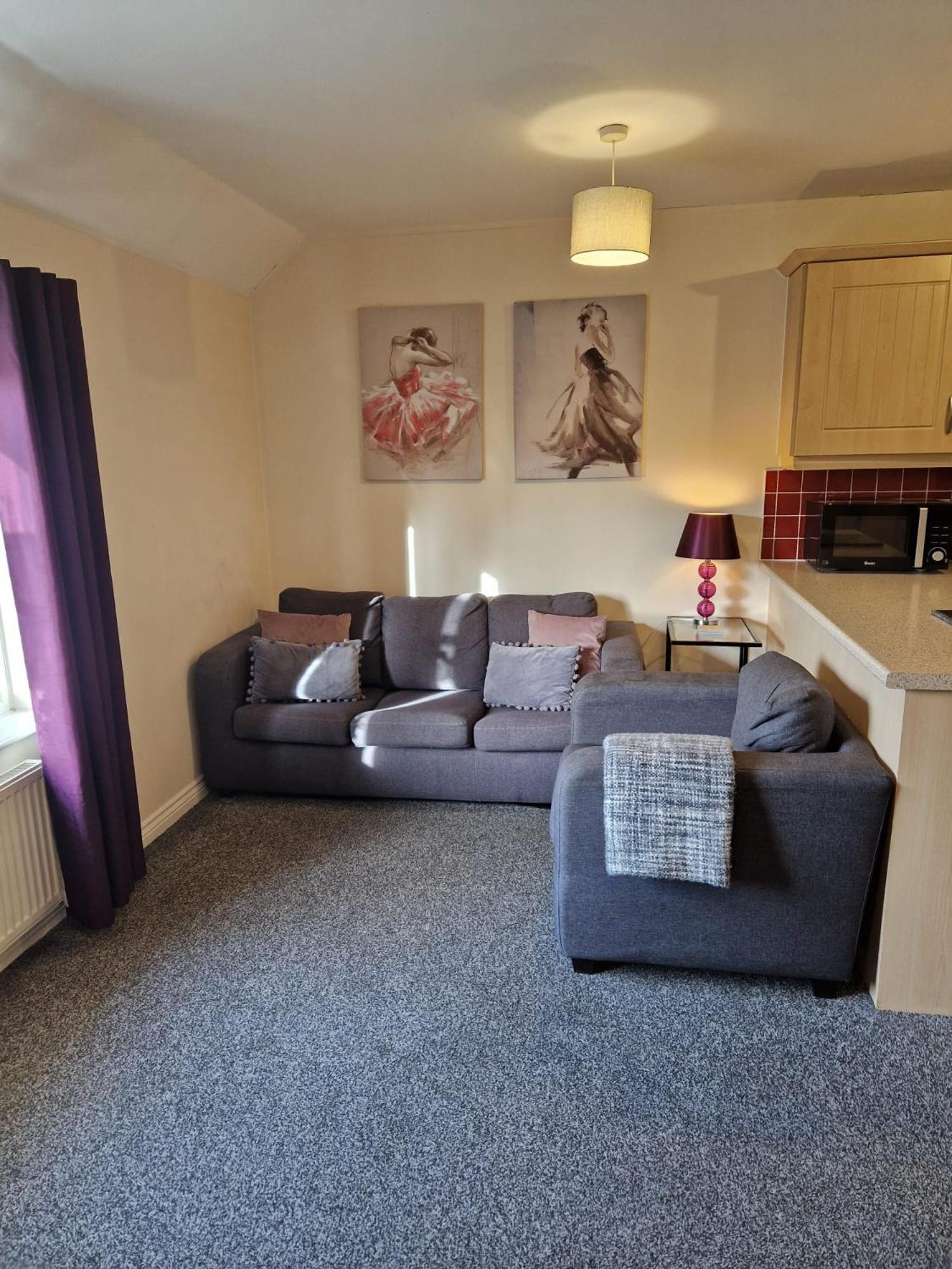 Hereford - Mayflower Coach House, Modern 2 Bedroom Property With Parking, Located South Of Hereford City, Suitable For Small Family, Couple Or Contractors - Sleeps Up To 5 Guests - Hosted By Rentmyhouse ภายนอก รูปภาพ