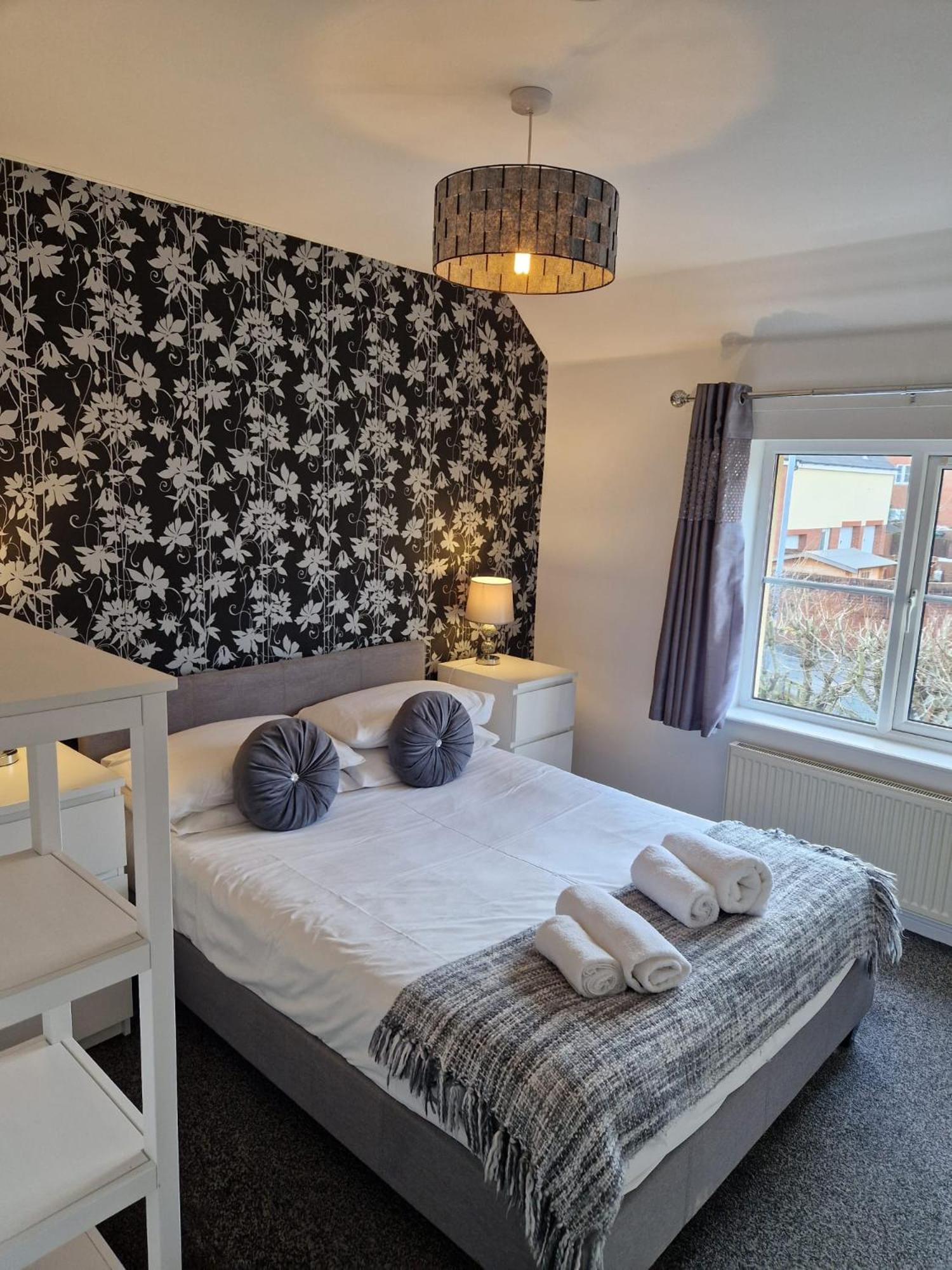 Hereford - Mayflower Coach House, Modern 2 Bedroom Property With Parking, Located South Of Hereford City, Suitable For Small Family, Couple Or Contractors - Sleeps Up To 5 Guests - Hosted By Rentmyhouse ภายนอก รูปภาพ