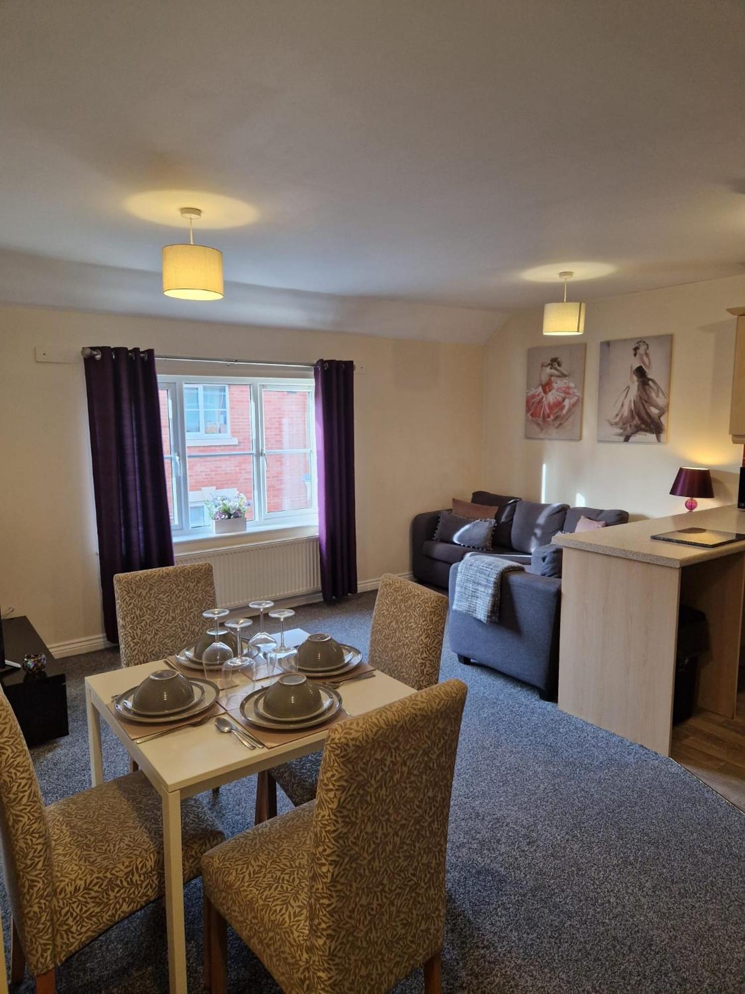 Hereford - Mayflower Coach House, Modern 2 Bedroom Property With Parking, Located South Of Hereford City, Suitable For Small Family, Couple Or Contractors - Sleeps Up To 5 Guests - Hosted By Rentmyhouse ภายนอก รูปภาพ